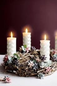 Adventskranz Selber Basteln 4 Einfache Anleitungen Mit Tipps 115 Ausgefallene Und Traditionelle Ideen Wohnideen Und Dekoration Dekorationsideen Weihnachten Turkranz Weihnachten Weihnachten