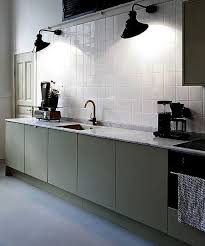 Design Of The Kitchen In Light Color Without Upper Cabinets White Kitchen Jpg 530 634 Pixel Cuisine Moderne Style Cuisine Cuisine Sombre