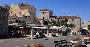 Zählen die zauberhafte uferpromenade und die traumhaften buchten mit insgesamt 4 kilometern badestrand zu den top sehenswürdigkeiten von barbat. Rab Kroatien Reisefuhrer Kroati De