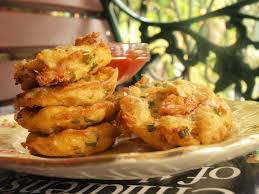 Hi guys, so untuk video kali ni simple je, aku kongsikan resepi cara buat cucur maggi kari yang rangup gila ni.senang jer. Pelbagai Resepi Cucur Simple Suri