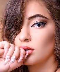 Mariah Warfield's Instagram, Twitter & Facebook