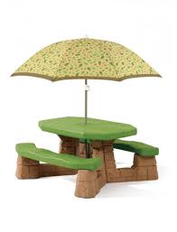 Table de jardin rectangulaire en plastique, de couleur gris anthracite, pour 4 à 6 personnes. Table De Jardin Enfant Avec Parasol En Plastique Ultra Resistant