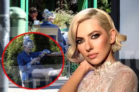 Piesa este compusă de alex pelin și andy. Lidia Buble S A FÄƒcut De Poveste La O TerasÄƒ Din BucureÈ™ti S A VÄƒzut Totul PanÄƒ È™i In StaÈ›ia De Autobuz CÄƒlÄƒtorii S Au Uitat La Ea Ca La Urs Impact
