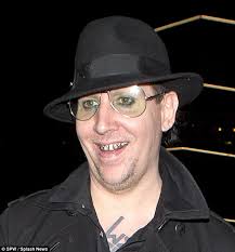 His sleeve tattoo and iconic hair style added more fuel to the fire and as a result i find it as one of his coolest no makeup look of the brian hugh warner. Whats Mu Opinion On Marilyn Manson 4chanarchives A 4chan Archive Of Mu