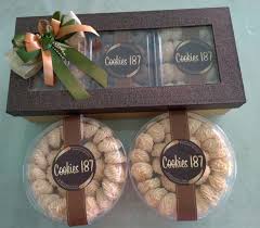 Untuk mempelai perempuannya, antara lain adalah: Simulasi Realistis Biaya Lamaran Yang Wajib Dihitung Dari Sekarang Siap Siap Biar Nggak Kebobolan