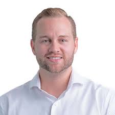 Robert Bache's Instagram, Twitter & Facebook