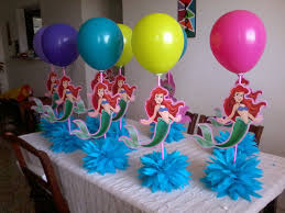 Mantelitos de papel plateado (para la base) recipientes desechables de plástico. Centros De Mesa Con Globos Muy Originales Y Economicos