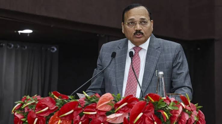 बार काउंसिल का यू-टर्न, लॉ ग्रेजुएट्स की प्रैक्टिस पर लगी रोक हटाई; CJI के कार्यक्रम के विरोध पर पहले किया था बैन - India TV Hindi