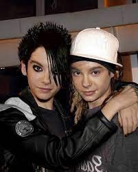 Hermanos gemelos, alemanes, integrantes del gupo tokio hotel. I Love This Pic Discovered By Hund3t0ki0h0t3l