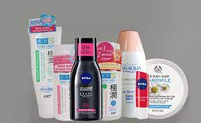 Kulit kering pada wajah akan lebih terlihat jelas dibanding kulit kering di bagian tubuh lainnya, seperti kaki atau tangan. Skincare Routine Kulit Kering Sensitif Lia Harahap