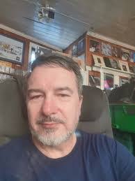 Jeff Piggott's Instagram, Twitter & Facebook