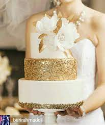 Shared By Spcn White And Gold Wedding Cake Gold Wedding Cake Elegant Wedding Cakes