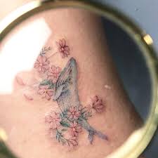 pin by maria riley on 絵柄 maple leaf tattoo leaf tattoos animal tattoo