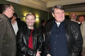 Jeho starší, předčasně zesnulý bratr jiří štaidl byl také známý a úspěšný muzikant a textař. Popova Princezna Bartosova Nezila V Realite Muzi Ju Vyuzivali Skocila Pod Vlak Topky Sk