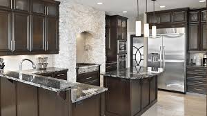 Oglje iz sivega naravnega kvarca stacked stone backsplash. 7 Ways To Use Stacked Stone To Create A Kitchen Backsplash Design Realstone Systems