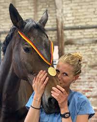 Competing under a new format, teams consisted of only three athletes and their mounts, no longer relying on a drop score from a fourth teammate. De Niro Boot Co Deutschland Home Facebook