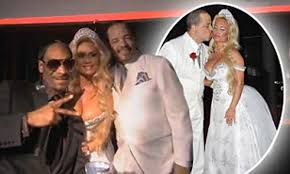 The glamour model was once known merely as nicole. Ice T And Coco Austin Renew Their Wedding Vows And Snoop Dogg Makes A Speech Daily Mail Online