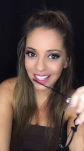 Actriz Costarricense: Gestos y Estilo Único