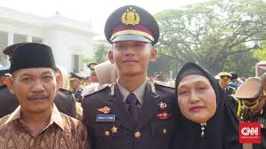 Akademi militer center of excellence. Tangis Petani Usai Upacara Pelantikan Perwira Tni Polri