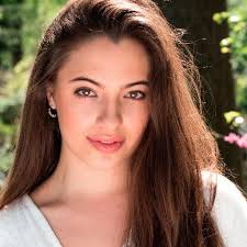 Priscilla Gomez (@PrisGomezC)