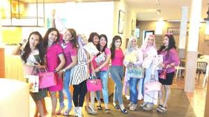 Kaos gn'r pengiriman cepat dan sangat memuaskan. Arisan Tukar Kado Pengajian Hingga Dress Code Ala Valentine Jadi Gaya Ibu Muda Banjarbaru Banjarmasin Post