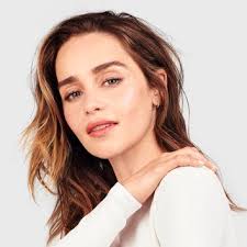 She made her 3 million dollar fortune with game of thrones, late night with jimmy fallon. Emilia Clarke News Tips Guides Glamour