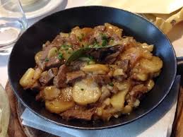 · le patate al forno con pancetta sono un contorno saporito, molto facile e veloce da portare in tavola! Piatto Tipico A Base Di Carne Di Manzo E Patate Saltate In Padella Picture Of Skihutte Rienz Dobbiaco Tripadvisor