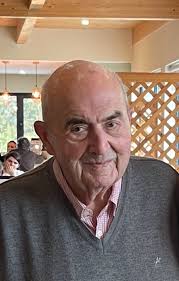 FALECIMENTO TREIXEDO Faleceu, ontem, o Senhor Professor Helder Ribeiro, de  95 anos de idade, natural e residente em Treixedo. Irmão de : António  Ribeiro. Tio de :