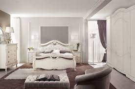 Protagonista della camera da letto in stile classico è sicuramente il legno massello con imperfezioni e venature appositamente bene in vista. Diamante Camere Da Letto Classiche Mobili Sparaco