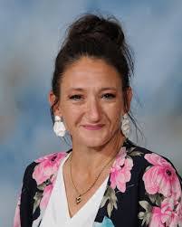 Shelly Riddle's Instagram, Twitter & Facebook