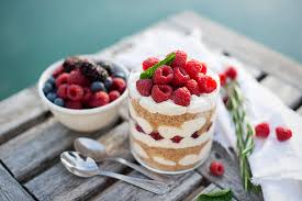 Topfen Himbeer Trifle Mit Land Leben Semmelbrosel Rezept Einfacher Nachtisch Kalte Desserts Nachtisch Rezepte