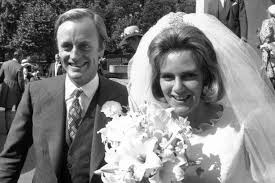 El príncipe carlos y su ya esposa la duquesa de cornualles culminaron ayer su relación de 35 años con una boda que se desarrolló en un ambiente, si no «larga vida a la reina; Camilla At 70 How Prince Charles Beloved Has Gone From Rottweiler To Fun Loving Royal Treasure Mirror Online