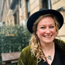 Beth Bidwell's Instagram, Twitter & Facebook