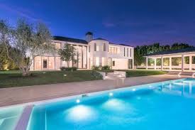 The mini versailles of los angeles, vineyard included! Kim Kardashian West And Kanye West Sell Bel Air Home For 17 8 Million Mansion Global