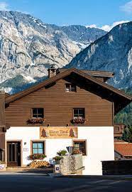 Haus tirol ehrwald ligt in ehrwald, op 3,2 km van de kabelbaan tiroler zugspitzbahn, en biedt accommodatie met een bar, gratis privéparkeergelegenheid en een tuin. Haus Tirol Ehrwald Ehrwald Aktualisierte Preise Fur 2021