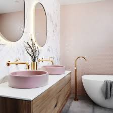 En las fotos que vemos a continuación, vemos piezas de la marca laufen, pensadas para baños pequeños, que nos pueden servir de inspiración. 7 Ideas Para Un Bano Moderno Y Elegante Apuesta Por El Dorado