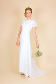 Weites brautkleid, spitze und tüll, schulterfrei, mit langen spitzenärmeln. Vintage Hochzeitskleid Mit Haube Isabella Oma Klara