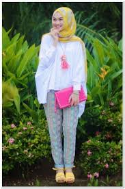 Berikut ini beberapa inspirasi ootd kondangan simpel dengan hijab dan bawahan celana yang bisa membuat. 34 Baju Pesta Pake Celana Terkini