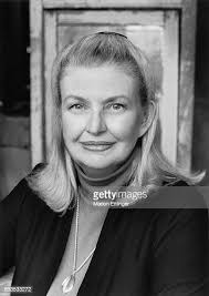 22 Susan Jacoby Fotos und hochauflösende Bilder