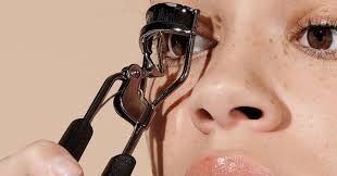 To use it, simply close the clamp using the handles, hold, release, and your lashes are curled. Best Eyelash Curlers To Lift Curl And Enhance Lashes 2020