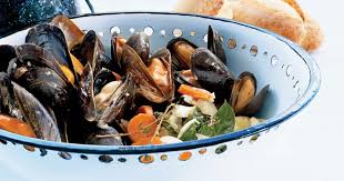 Les Moules Les Palourdes Les Petoncles Les Fruits De Mer Sont Si Bons Les Cuisiner Peut Moules Vin Blanc Recette Moules Palourde Recette