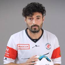 Tenga en cuenta que usted mismo puede cambiar de canal de transmisión en el apartado. Luca Radice Wikipedia