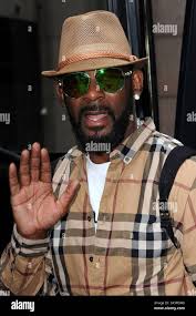 R kelly hi-res stock photography and images