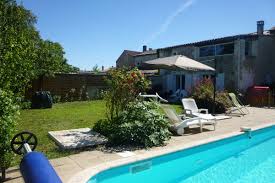 Maison Avec Piscine Et Parking Prive A Angouleme Location Vacances A Angouleme Clevacances