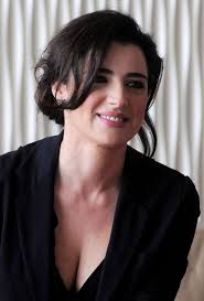 Luisa ranieri, 45 anni, una delle donne più belle del cinema e della tv italiana, napoletana, gioviale e sorridente, si concede per parlare di bellezza e benessere, di come ha fatto come vive i cambiamenti dovuti all'età? Luisa Ranieri Luisa Ranieri