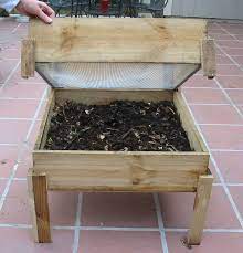 On this page you will learn how to build a 3 tier worm composting bin! 10 Great Worm Composting Bin Ideas And Tutorials Worm Composting Bin Worm Composting Worm Compost Bin