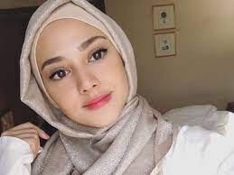 Bunda bisa menyematkan nama aktris malaysia kepada sang buah hati tercinta, supaya nanti arti daripada nama tersebut menjadi. Ini Dia 10 Artis Tercantik Asal Malaysia Ada Bintang Sinetron Dan Istri Bangsawan