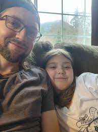 Happy Friday! Have a 3 bed/2 bath home in Brackendale that is pet friendly  available immediately until mid April. We are doing anywhere from 1 week to  1 month. Send me a