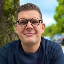 Michael Riehl's Instagram, Twitter & Facebook