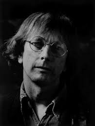 Will und Barbara McBride in einer Umarmung